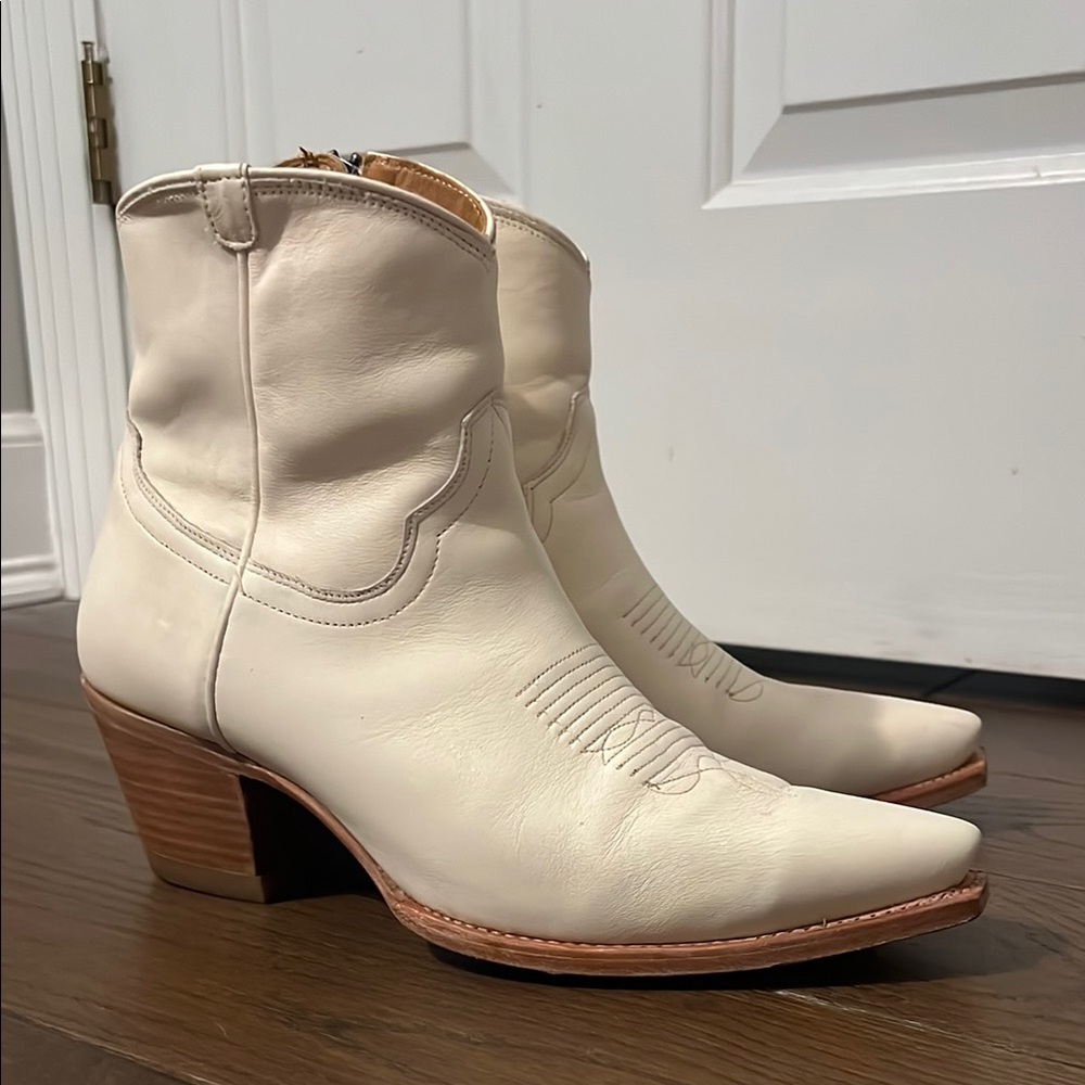 SOLD ❌Tecovas the Daisy in Bone Bovine